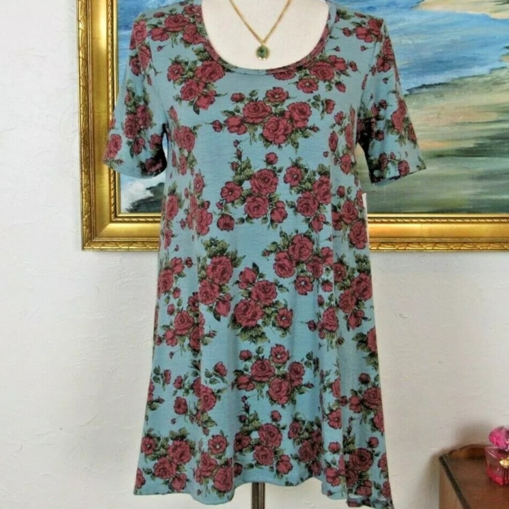 Bnwt Lularoe Floral Perfect T size Medium